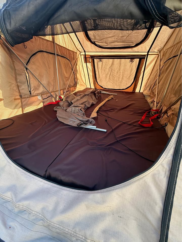 Smittybilt Overlander Roof Top Tent (2783) in Kent, WA (photo 10) — photo 10