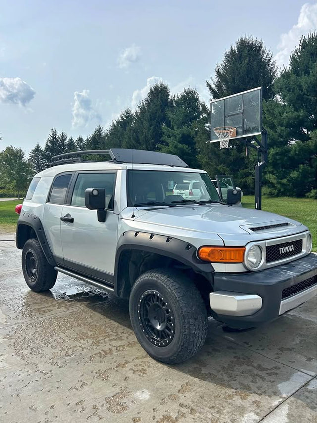 2007 Toyota FJ Cruiser · Black in Burton, OH (photo 1)