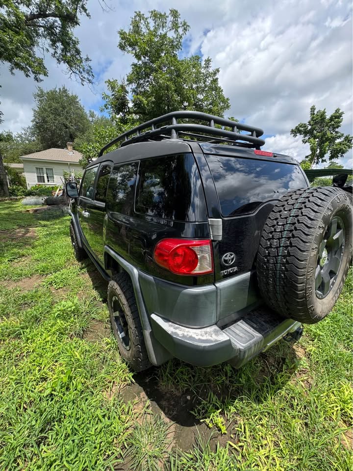 2007 Toyota FJ Cruiser · Sport Utility 2D in Austin, TX (photo 6) — photo 6