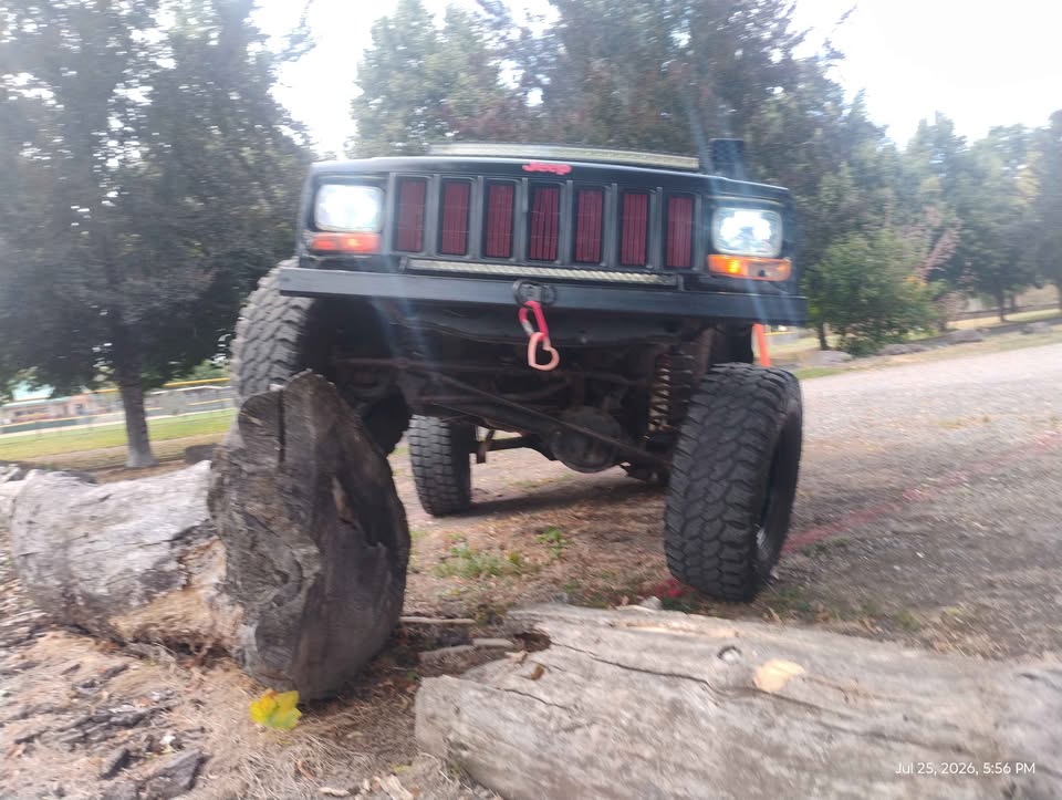 2001 Jeep Cherokee · Sport 4D in Vancouver, WA (photo 8)