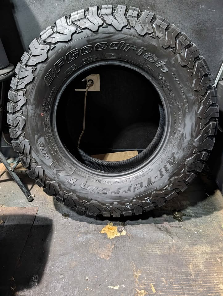 LT285/70R17
Bfgoodrich KO2 Tires $950 Set of 5 in Northlake, IL (photo 2) — photo 2