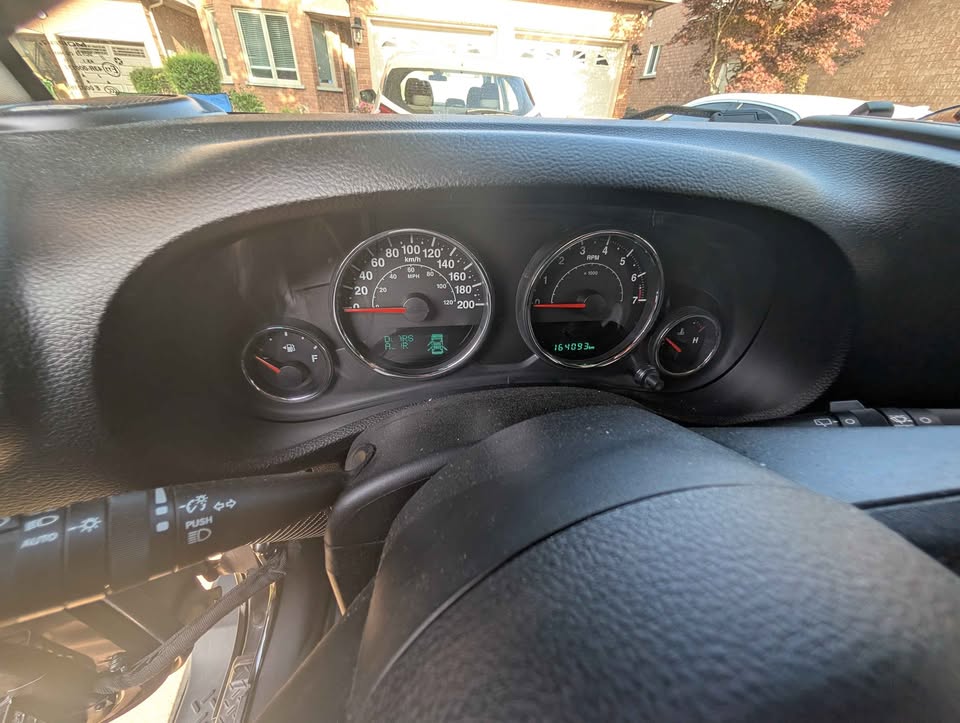 2015 Jeep Wrangler Sahara Unlimited
165,000 km, safety inc. sale by owner in Mississauga, ON (photo 8)