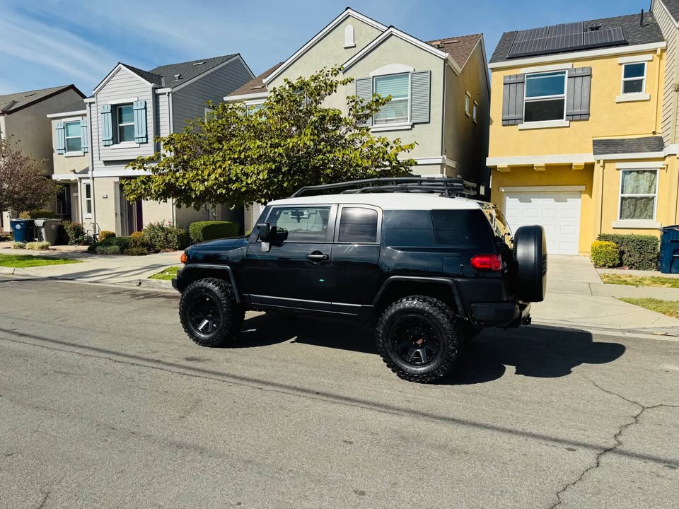 2008 Toyota FJ Cruiser · Sport Utility 2D in Sacramento, CA (photo 4) — photo 4