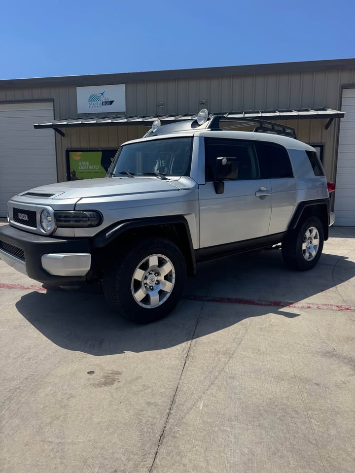 2008 Toyota FJ Cruiser · 4 door wagon/ sport utility in Austin, TX (photo 4) — photo 4