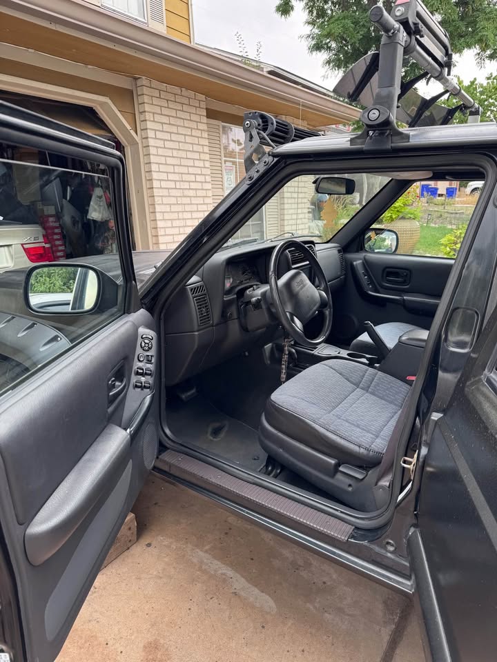 2001 Jeep Cherokee · Classic Sport Utility 4D in Lone Tree, CO (photo 10)
