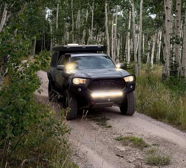 2018 Toyota Tacoma — photo 2