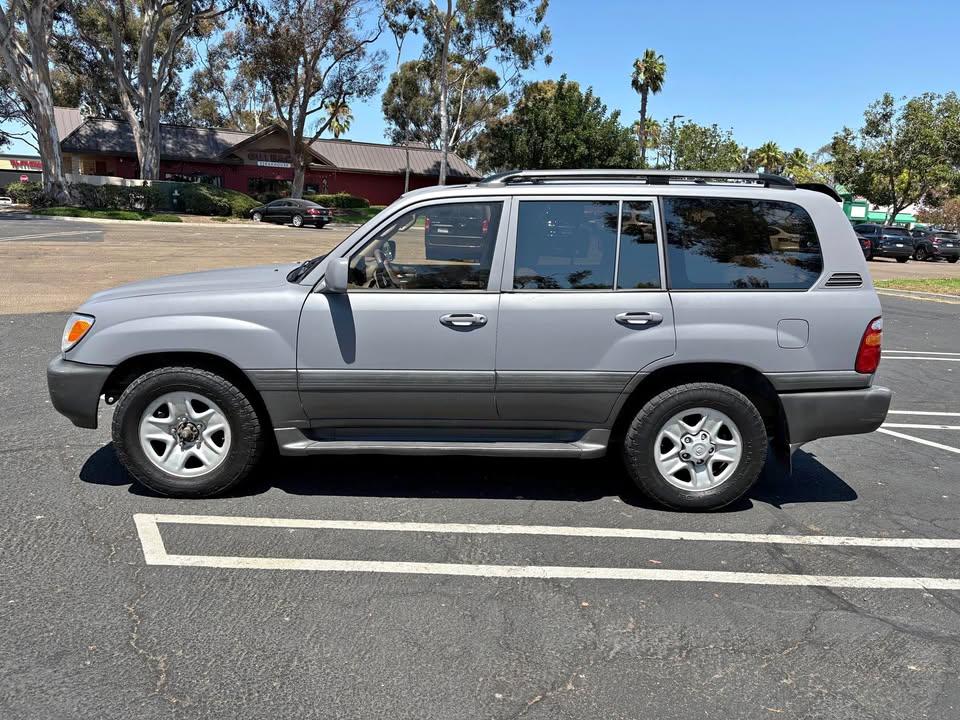 2000 Toyota Landcruiser in San Diego, CA (photo 1)