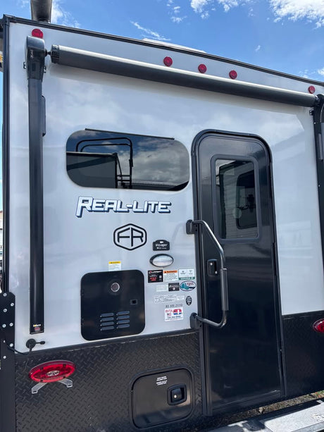 2025 Palomino real-lite hard side truck camper in Elizabeth, CO (photo 5)