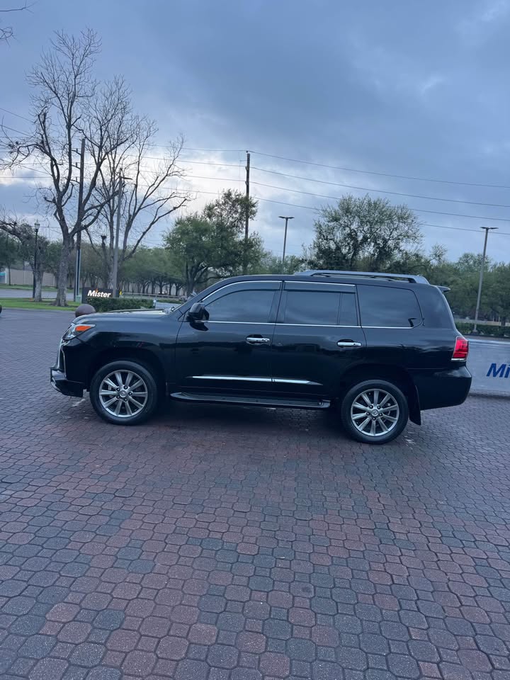 2010 Lexus LX · Lx570 in Sugar Land, TX (photo 12) — photo 12