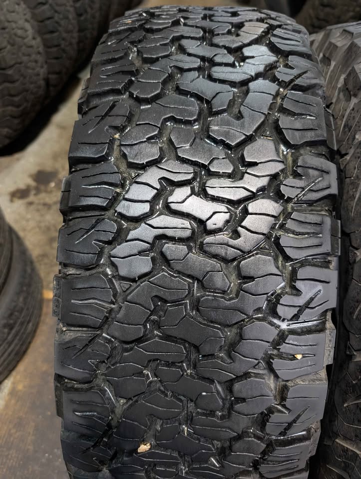 LT285/70R17
Bfgoodrich KO2 Tires $950 Set of 5 in Northlake, IL (photo 6)