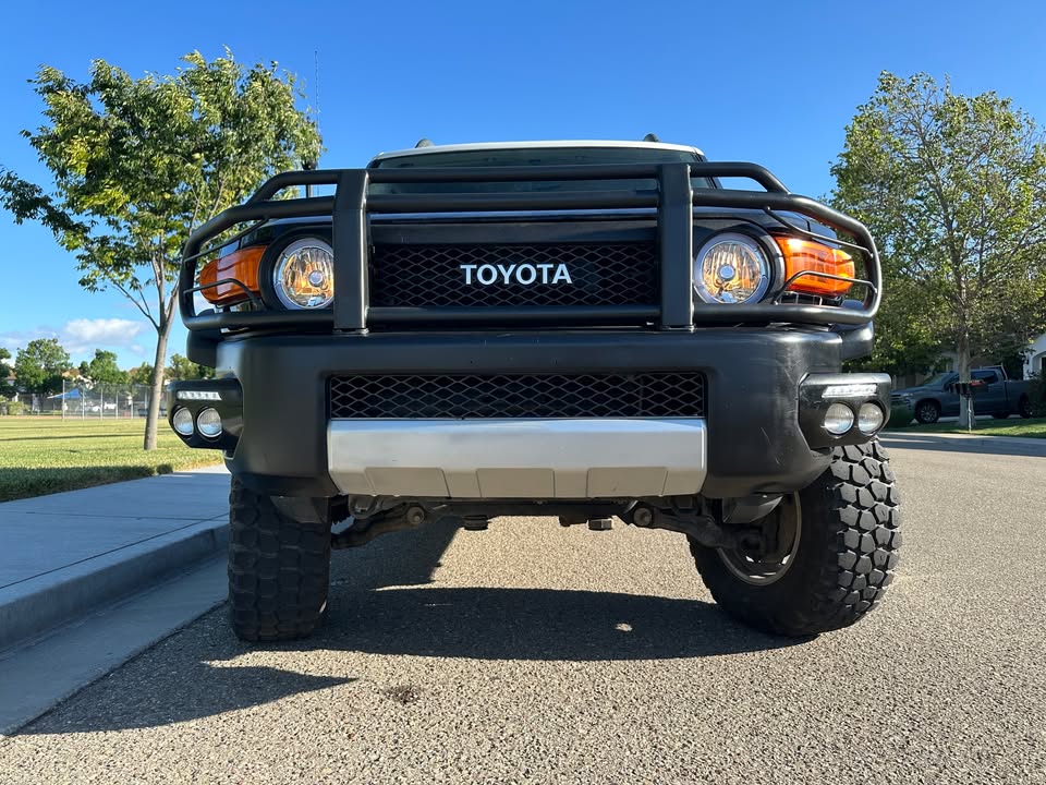 2007 Toyota FJ Cruiser 4x4 – Lifted, Fox Shocks, Fresh Paint – Clean In & Out in Oakley, CA (photo 7)