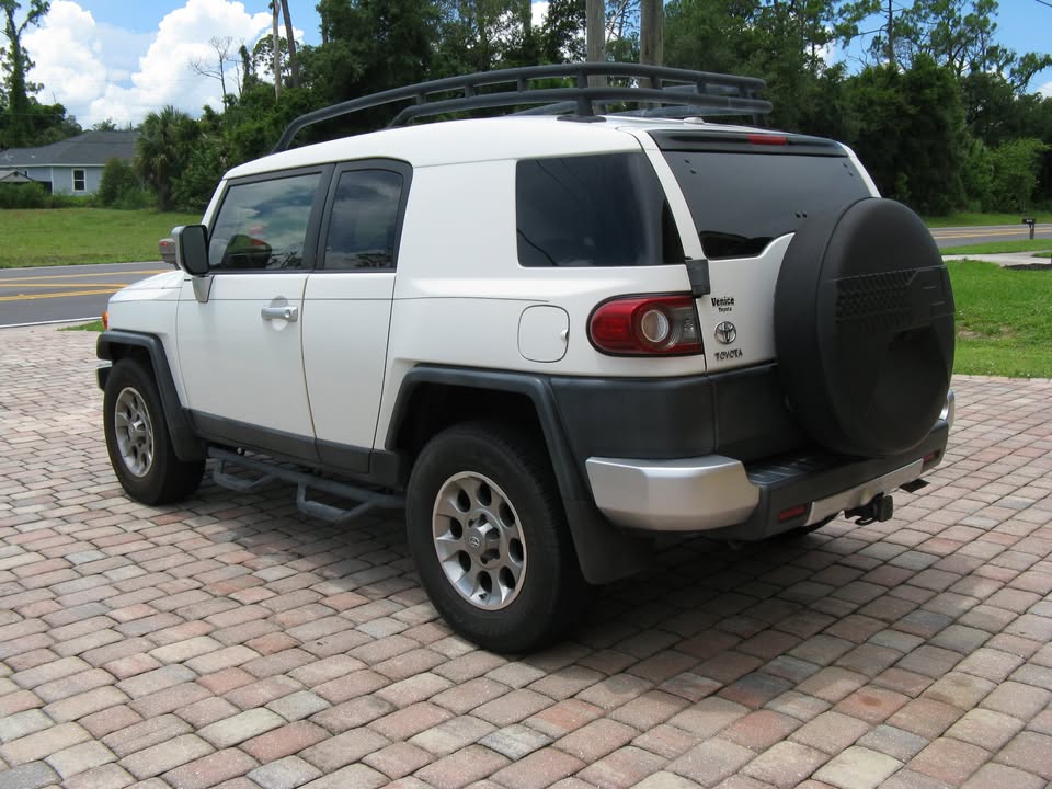 2013 Toyota FJ Cruiser (photo 3) — photo 3