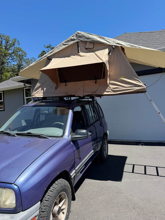 Smittybilt Overlander Roof Tent — photo 2