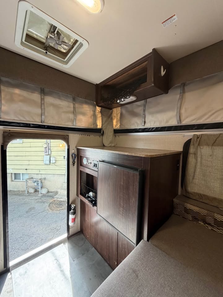 Palomino Backpack Edition Truck Camper 500 SS in Salt Lake City, UT (photo 3) — photo 3