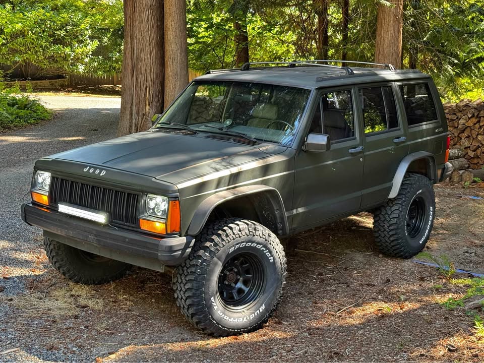 1992 Jeep Cherokee · Sport 4D in Olympia, WA (photo 1)