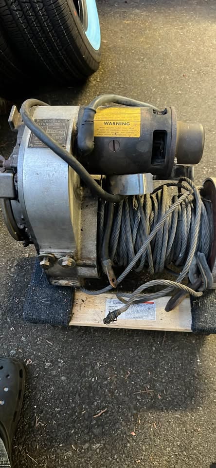 Warn winch, vintage in Everett, WA (photo 3) — photo 3