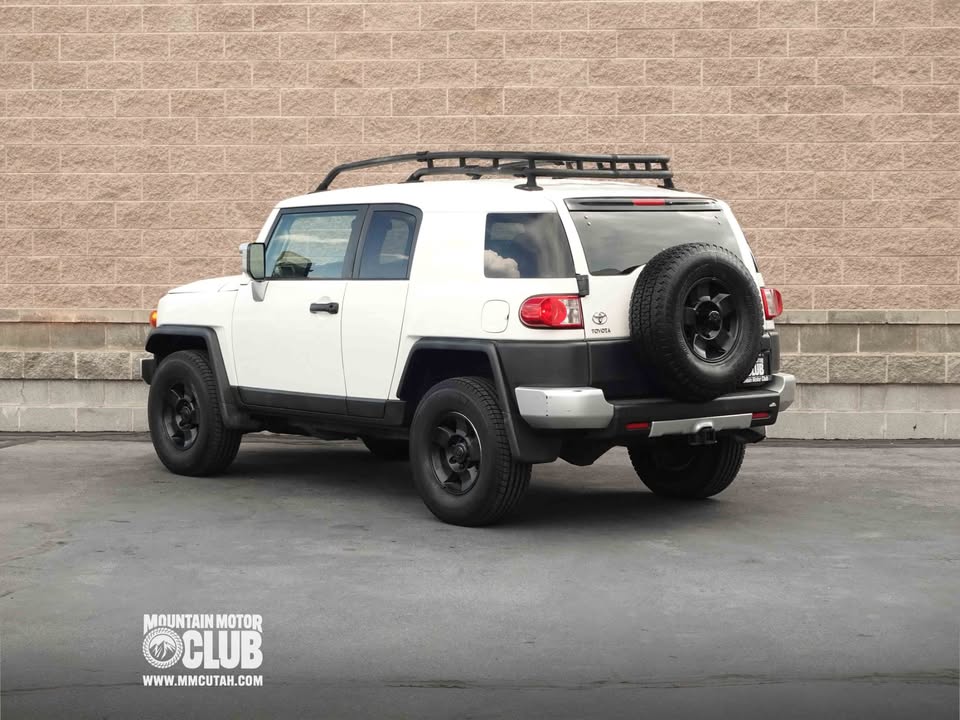 2010 Toyota FJ Cruiser (photo 4) — photo 4