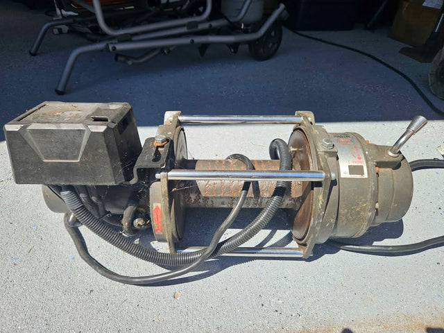 Warn M12000 Winch — photo 2