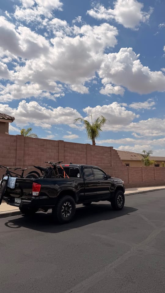 Toyota Tacoma — photo 2