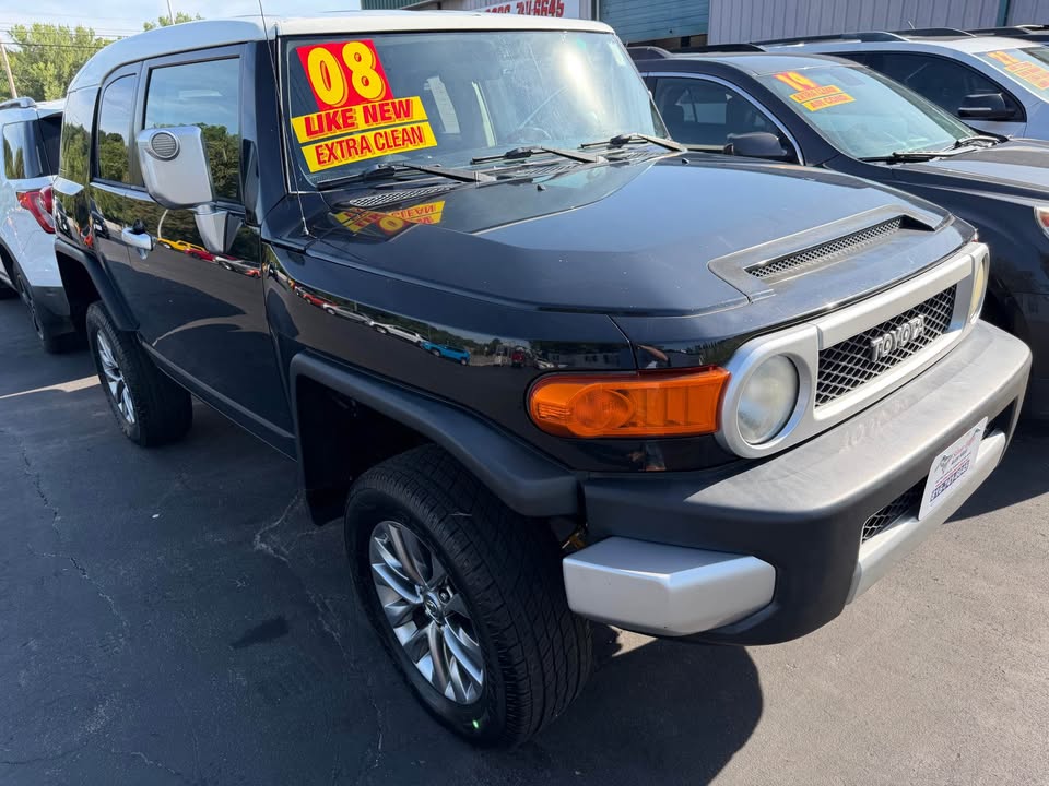 2008 Toyota FJ Cruiser 203k miles call Eli [hidden information] (photo 2) — photo 2