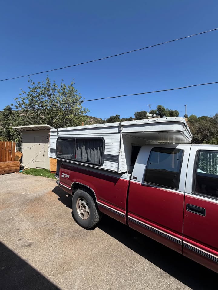 2000 four wheel camper Grandby in Canoga Park, CA (photo 6)