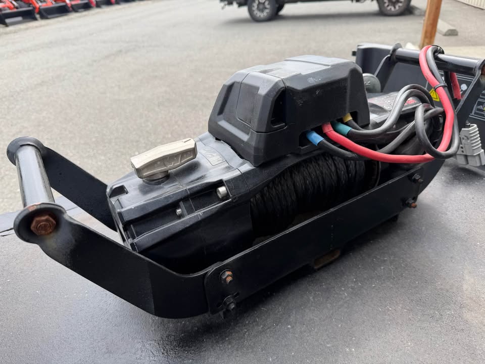 Warn VR10 Evo 10K Winch w/Synthetic Rope in Tumwater, WA (photo 5) — photo 5