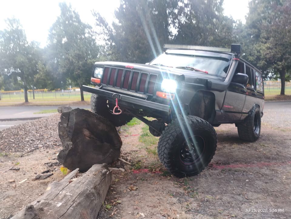 2001 Jeep Cherokee · Sport 4D in Vancouver, WA (photo 9)