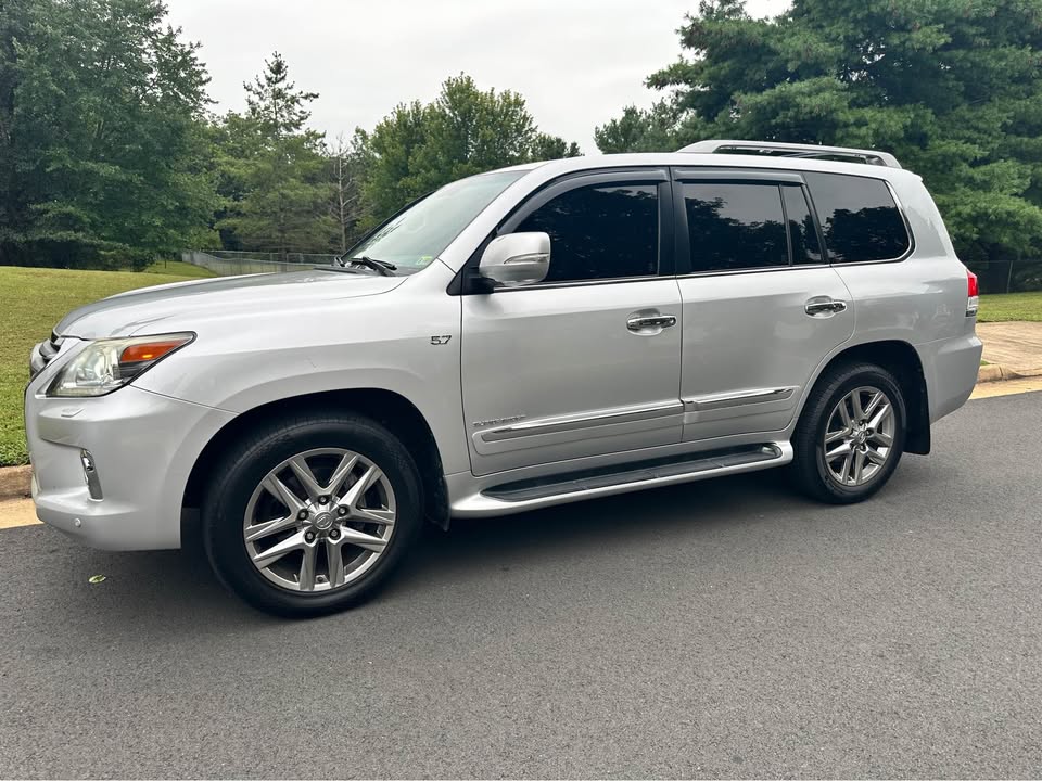 2013 Lexus LX · LX 570 Sport Utility 4D (photo 6) — photo 6
