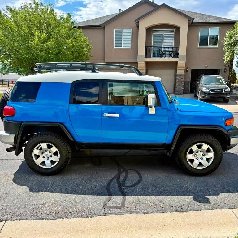 2007 Toyota FJ Cruiser, 4.0L 6Cil, RWD/4x4 - REBUILT TITLE in Salt Lake City, UT (photo 1) — photo 1