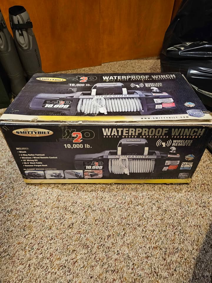 Smittybilt X20 10,000lb Winch, with wireless remote option. BRAND NEW IN BOX in Staten Island, NY (photo 2) — photo 2