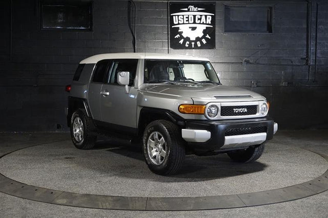 2010 Toyota FJ Cruiser — photo 2