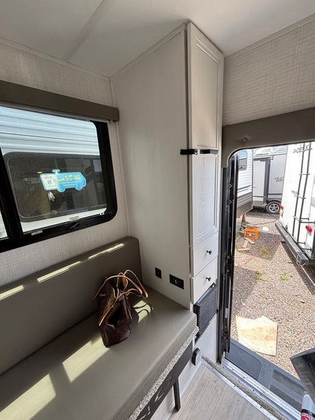2025 Palomino real-lite hard side truck camper in Elizabeth, CO (photo 11)
