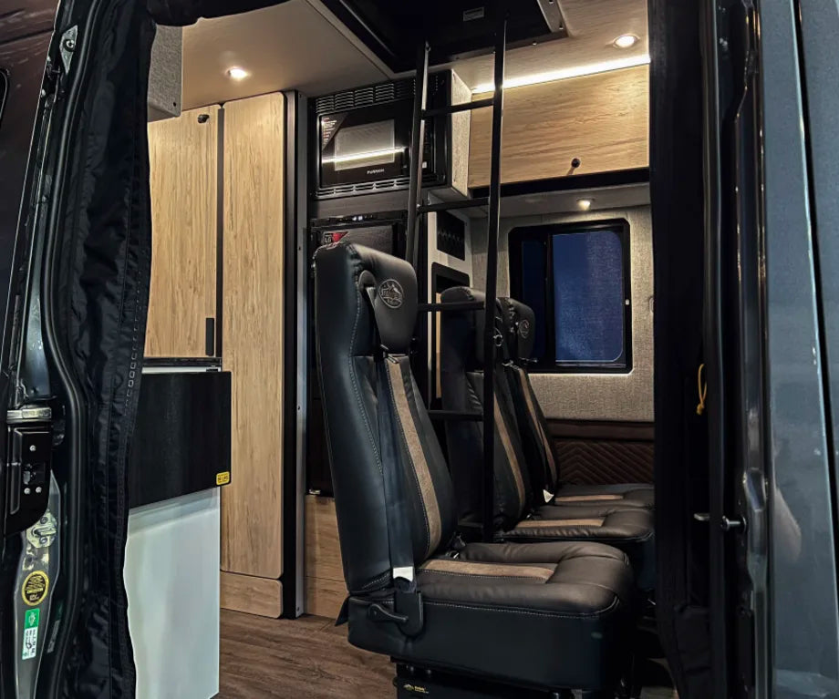 2026 Storyteller Overland CREW MODE CREW-AWD (photo 5) — photo 5