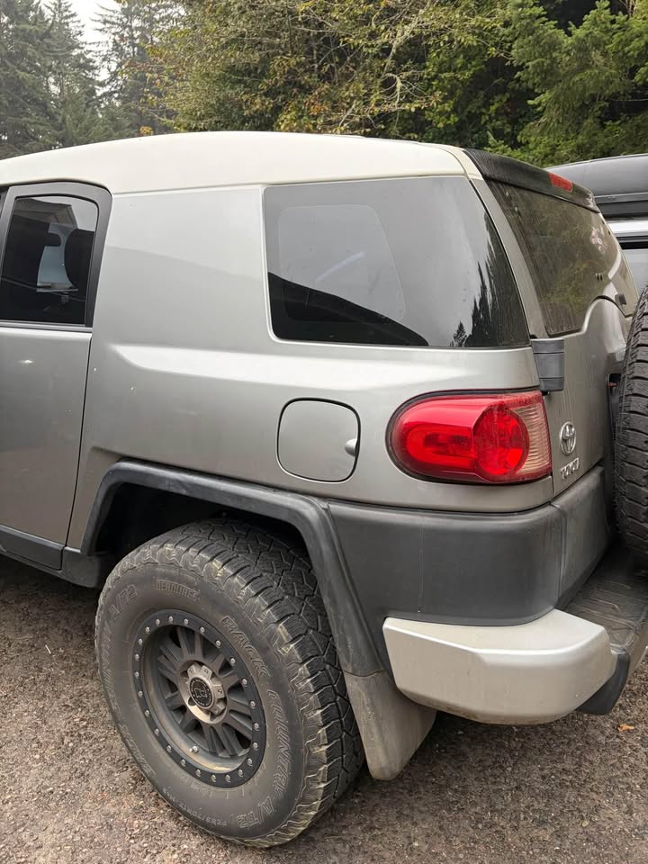 2009 Toyota FJ Cruiser (photo 2) — photo 2