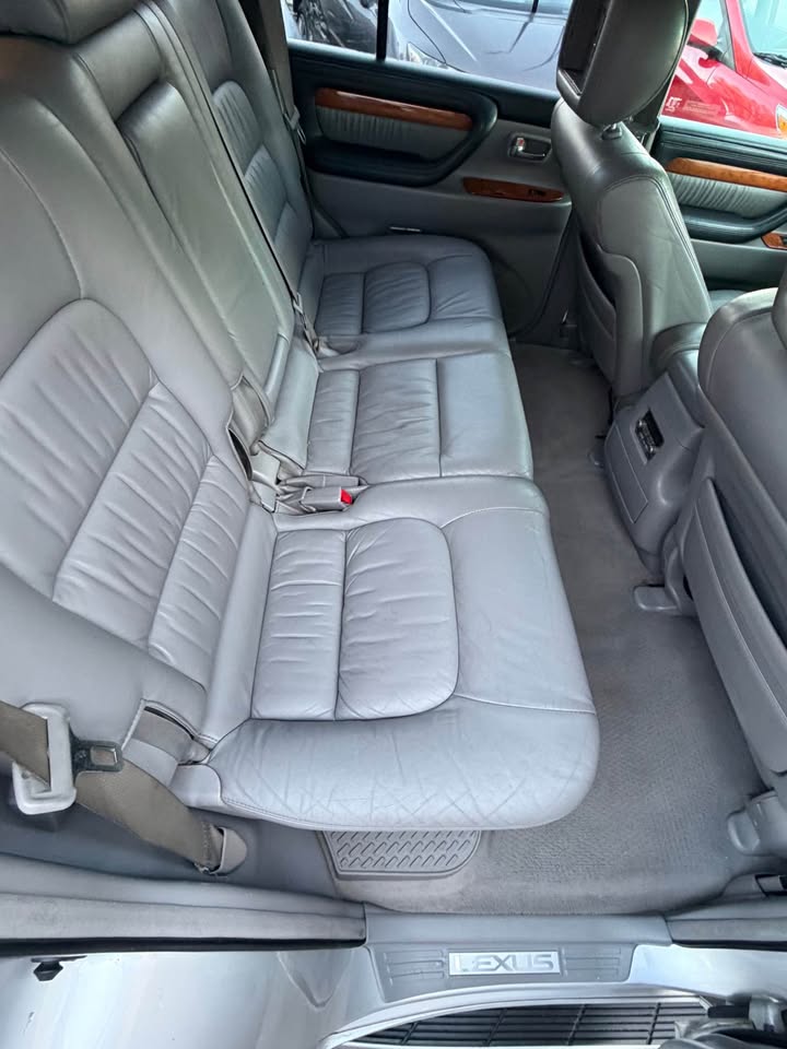 2006 Lexus LX · LX 470 Sport Utility 4D (photo 10) — photo 10