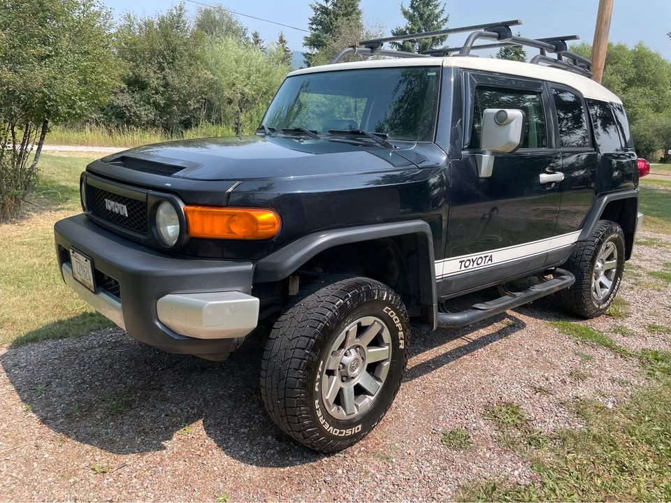 2014 Toyota FJ Cruiser 4x4 Runs and Drives Great!! Last Year Made in Proctor, MT (photo 4)