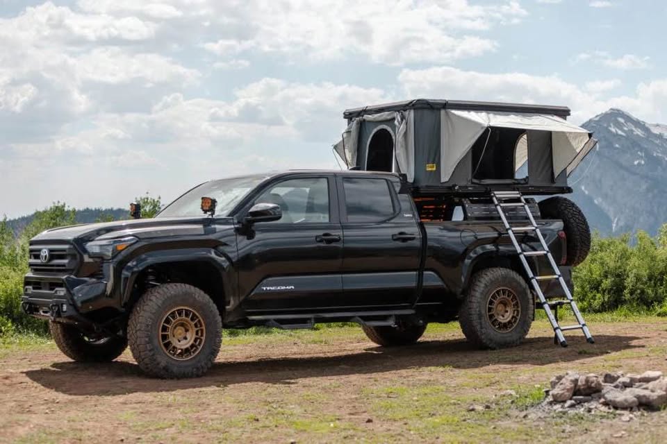 Smittybilt Aluminum Pop-Up Overlanding Roof Top Tent RTT (photo 4) — photo 4