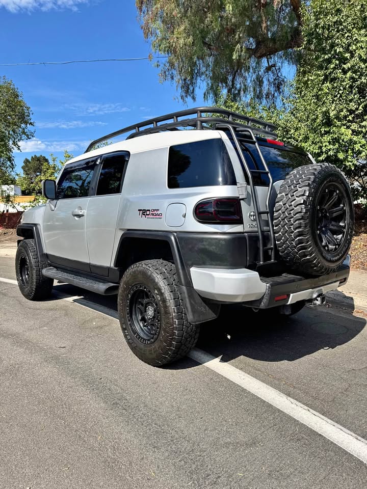 2007 Toyota FJ Cruiser · Sport Utility 2D in Irvine, CA (photo 1)
