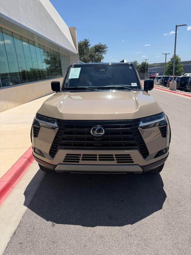 2025 Lexus GX · 550 — photo 2