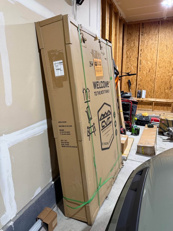 Cascadia Vehicle Tents (CVT) St. Helens Rooftop Tent — NEW IN BOX (photo 3) — photo 3