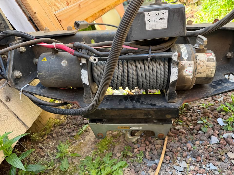 Warn VR10,000 winch & bumper protection in Clackamas, OR (photo 2)