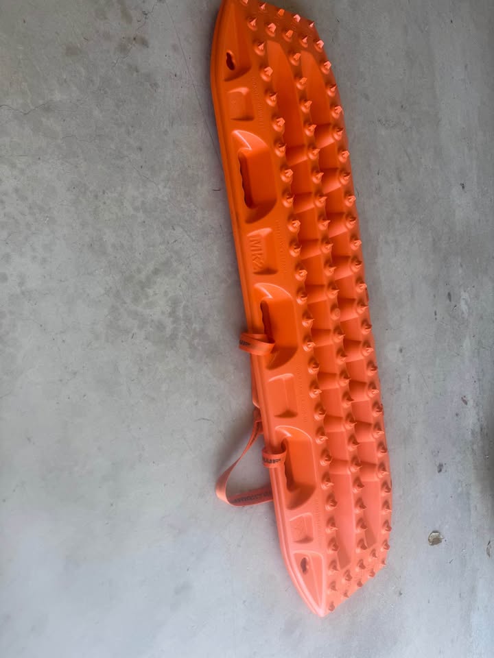 Maxtrax MK2 recovery boards signature orange - NEVER USED in Danville, CA (photo 4) — photo 4