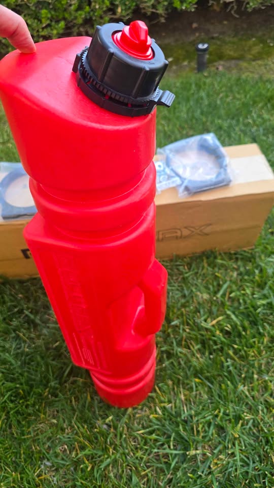 RollPax fuel container 1.5 Gallon with mount in Irvine, CA (photo 3)