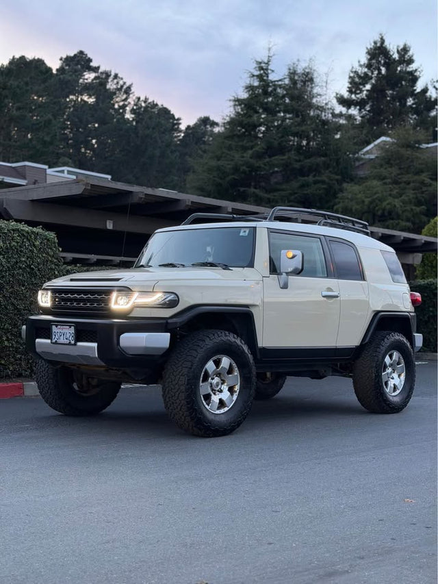 2008 Toyota FJ Cruiser · Sport Utility 2D — photo 2