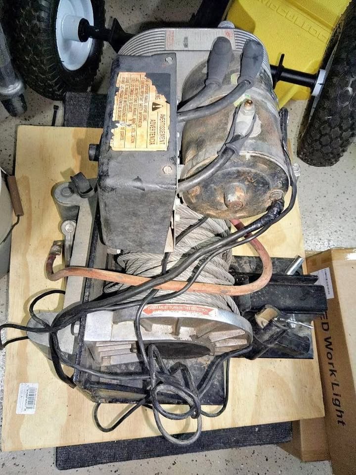 Warn 8000lb Winch, #8403 in Prescott, AZ (photo 1) — photo 1