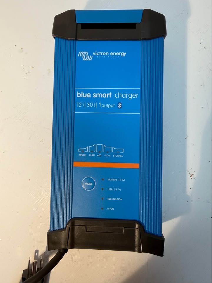 Victron Energy BLUE SMART IP22 CHARGER in Spring, TX (photo 4) — photo 4