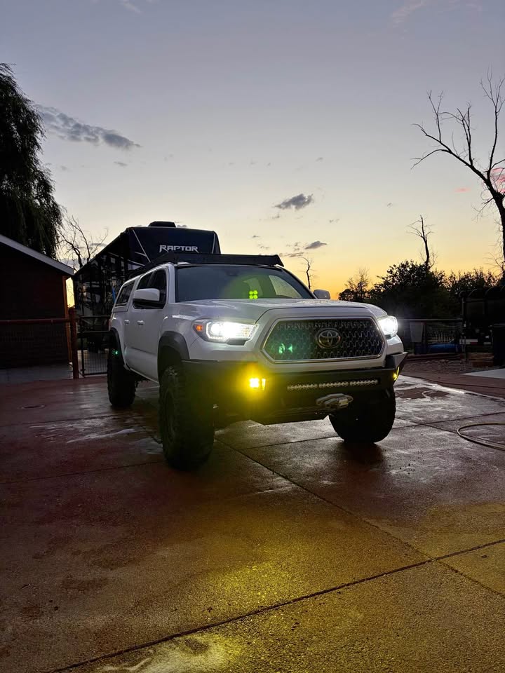 2019 Toyota Tacoma Double Cab · TRD Off-Road Pickup 4D 5 ft (photo 1) — photo 1