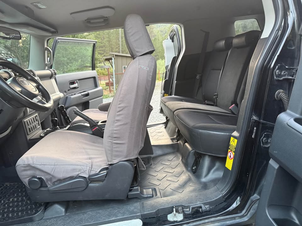 2009 Toyota FJ Cruiser · Sport Utility 2D (photo 9) — photo 9