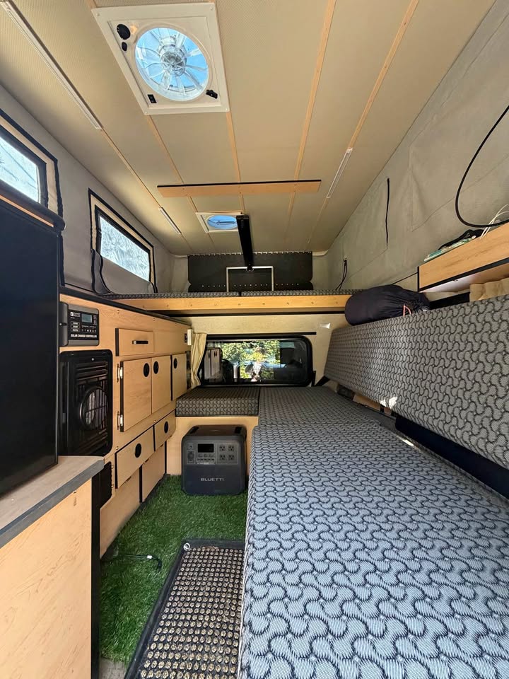 Four wheel camper (FWC) Fleet 2017 in Freeland, WA (photo 1)