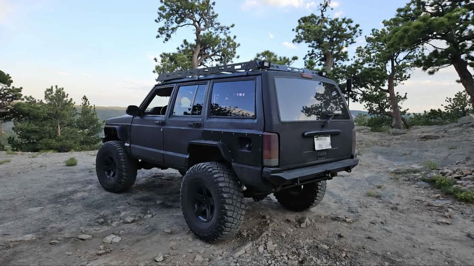 2001 Jeep Cherokee · Limited Sport Utility 4D (photo 2) — photo 2